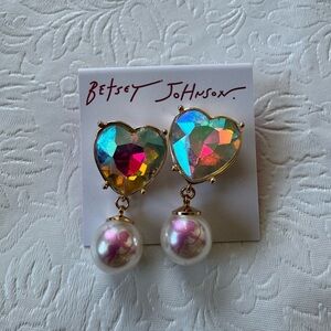 Betsey Johnson XOXO PEARL HEART DROP EARRINGS